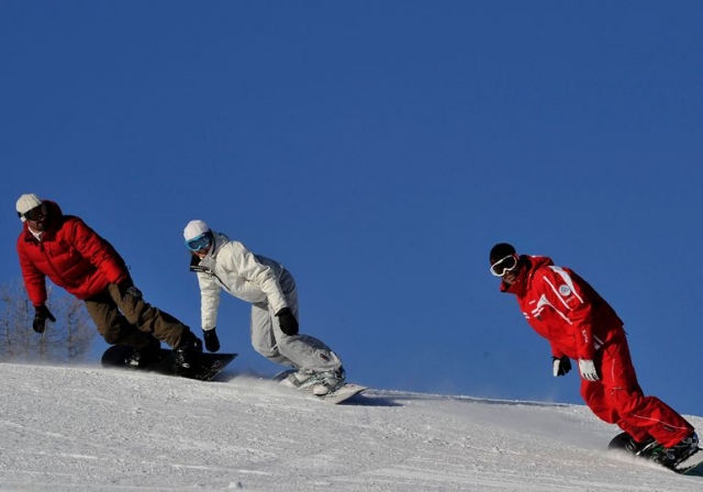  Iniciación al snowboard en una estación de Saboya 